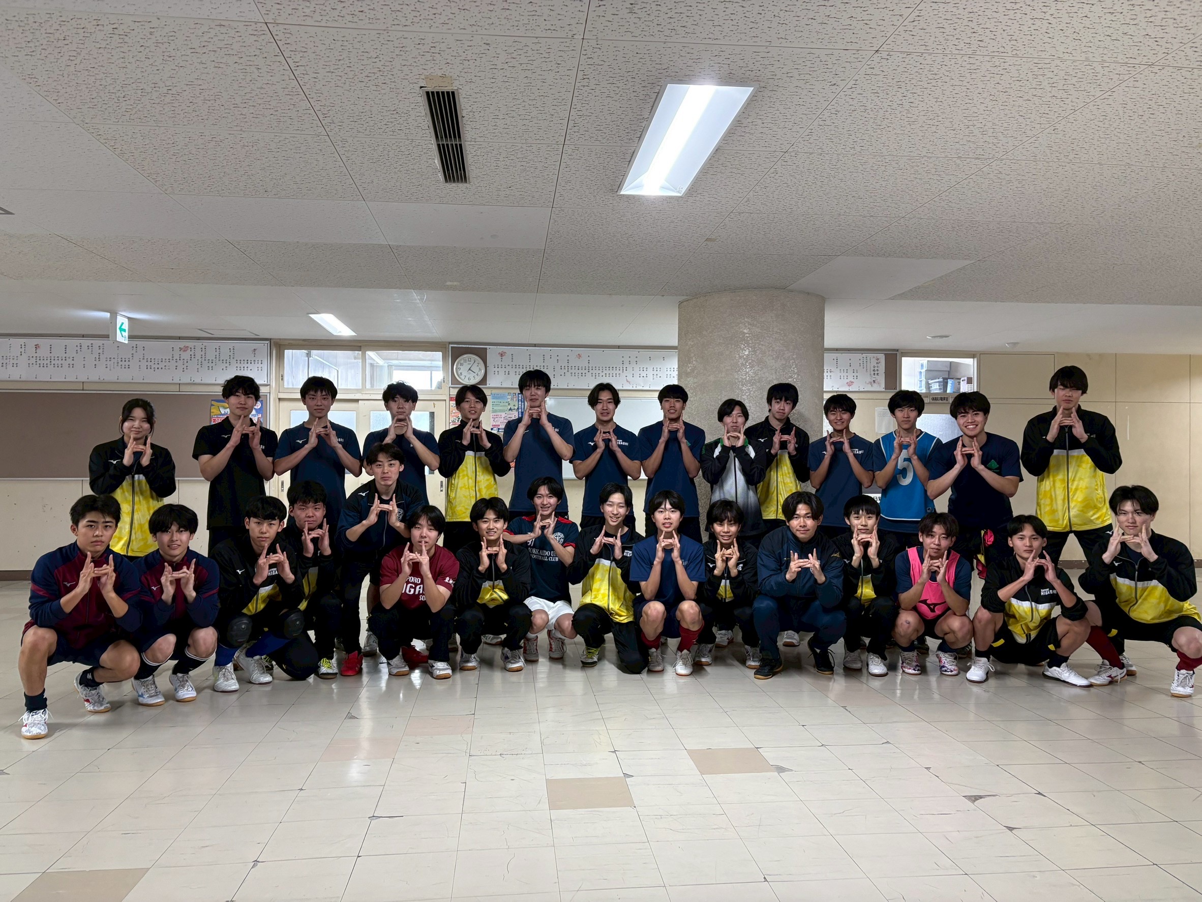 札幌東高校サッカー部との集合写真